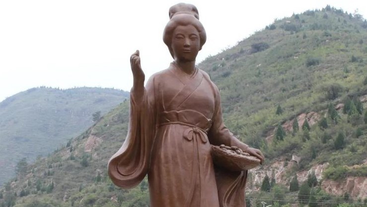 嫘祖养蚕雕塑